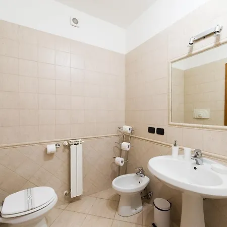 Domus Bb - Plaza 3*